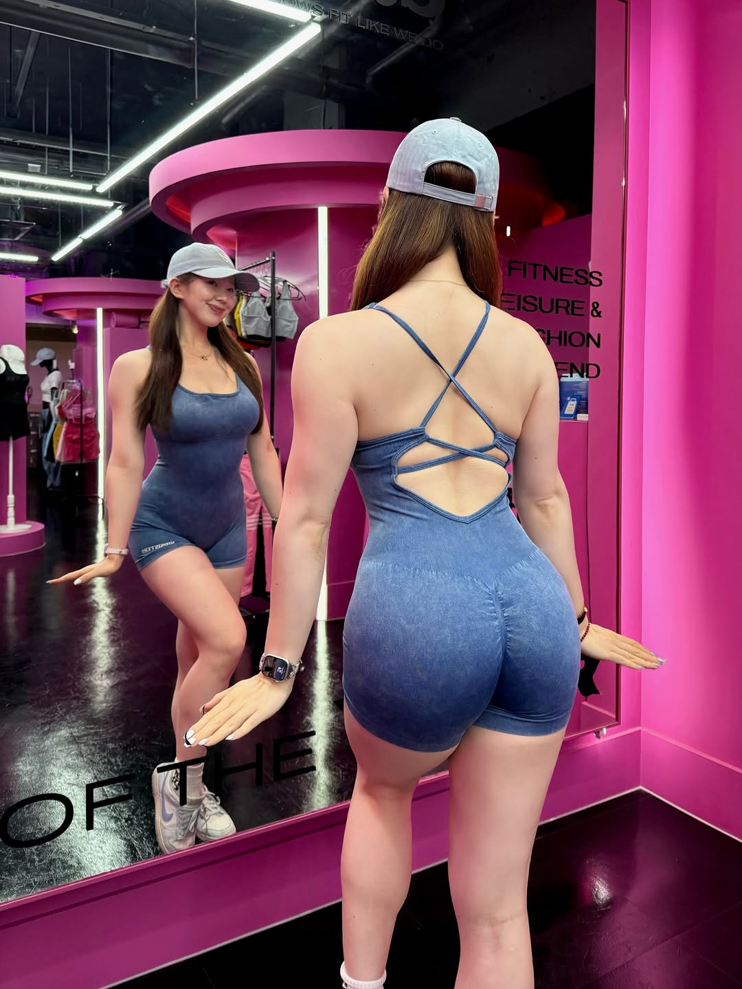 Gái Hàn Quốc Tập Gym mặc quần Bó sát Mu gợi cảm
