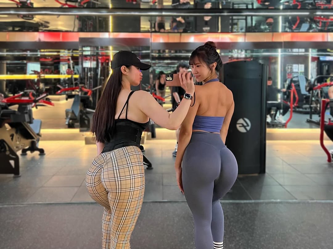 Gái Hàn Quốc Tập Gym mặc quần Bó sát Mu gợi cảm