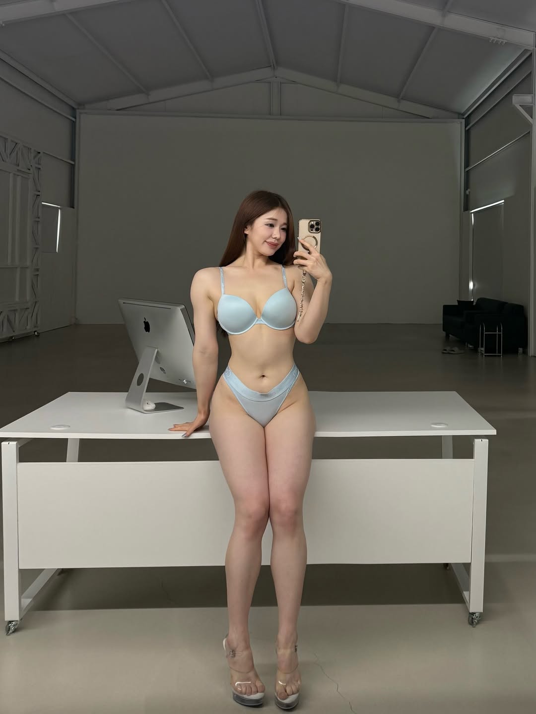 Gái Hàn Quốc Tập Gym mặc quần Bó sát Mu gợi cảm