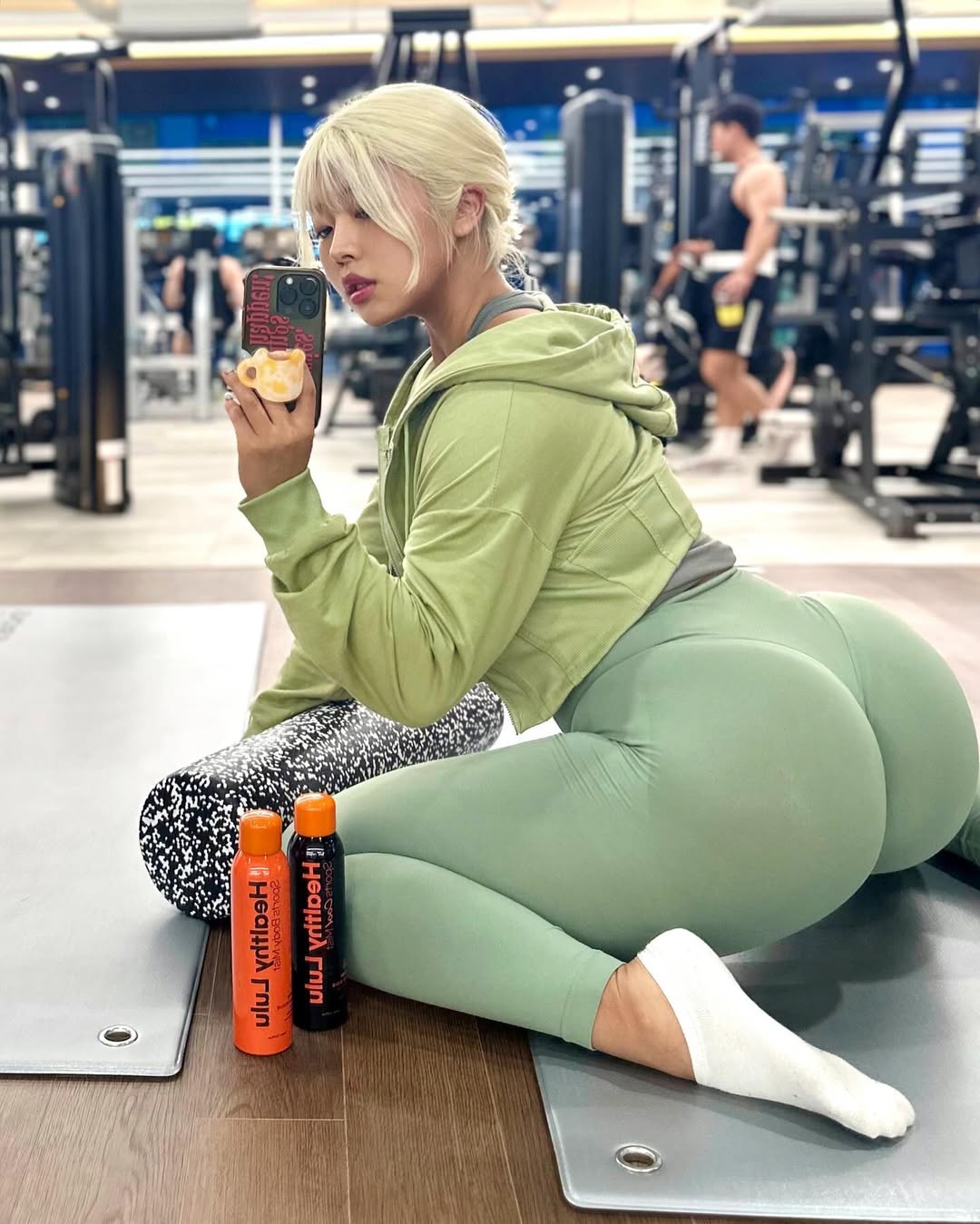Ngắm Gái Xinh Hàn Quốc tập Gym mặc quần bó sát mông to tròn