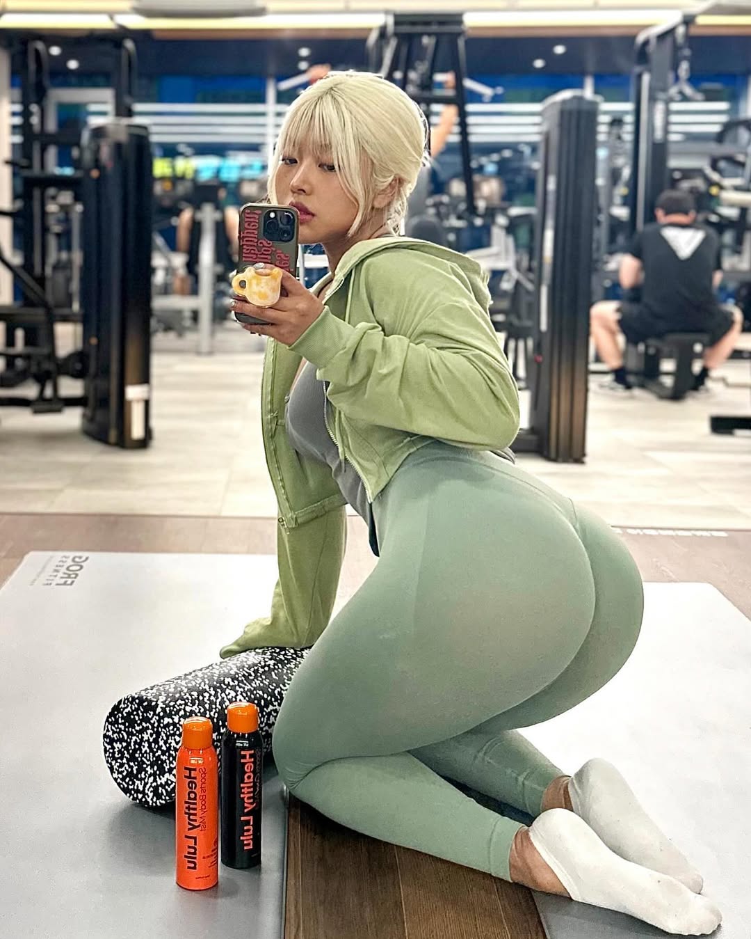Ngắm Gái Xinh Hàn Quốc tập Gym mặc quần bó sát mông to tròn