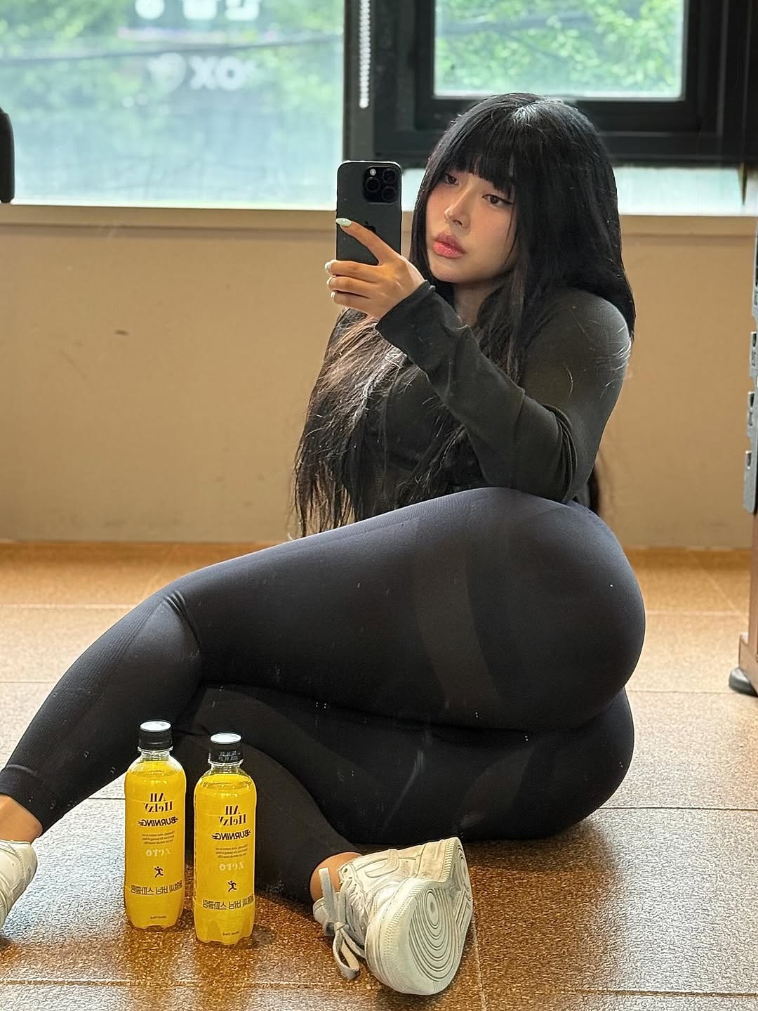 Ngắm Gái Xinh Hàn Quốc tập Gym mặc quần bó sát mông to tròn