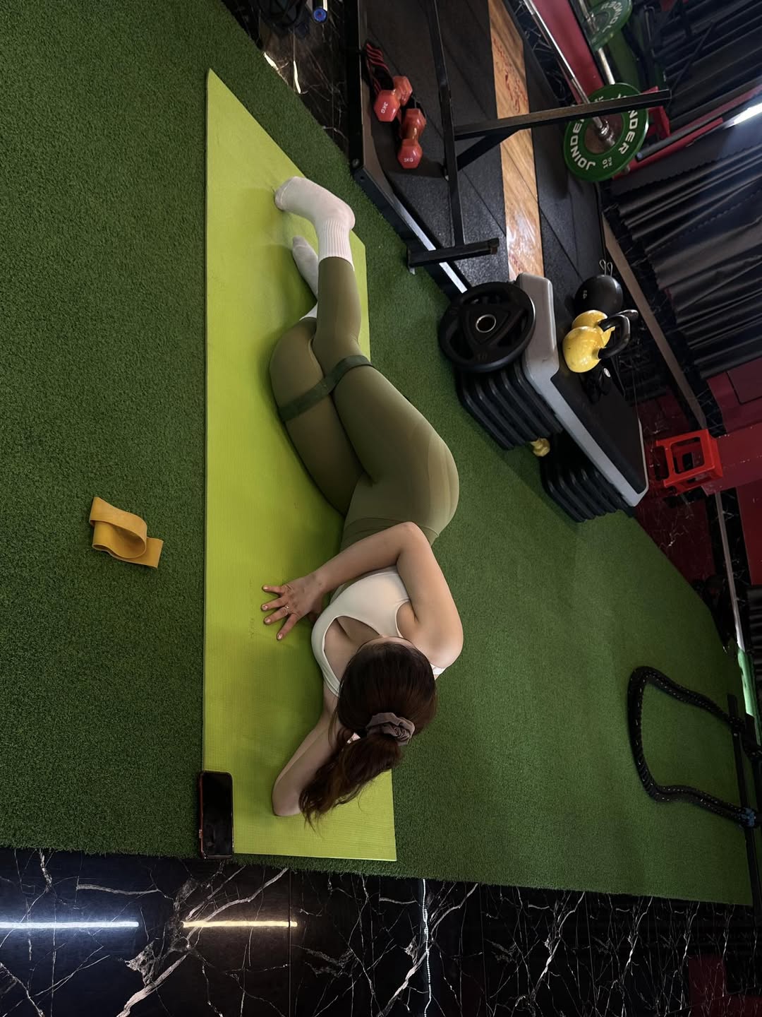 Video Gái Xinh Tập Gym Mông căng tròn gợi cảm mặc quần bó sát khó có thể rời mắt